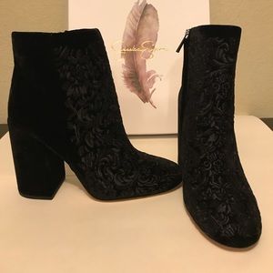 Jessica Simpson Wovella